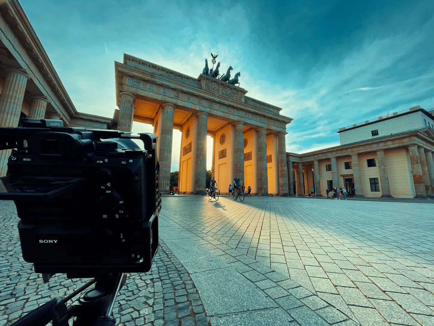 Kamera vor dem Brandenburger Tor